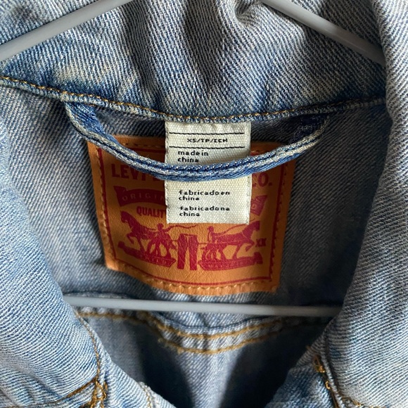 Levi’s Denim Vest - Picture 3 of 6